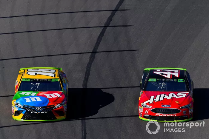 Kyle Busch, Joe Gibbs Racing, Toyota Camry M&M's, Kurt Busch, Stewart-Haas Racing, Ford Fusion State Haas Automation/Monster Energy
