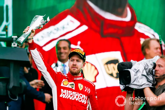 Podio: segundo lugar Sebastian Vettel, Ferrari