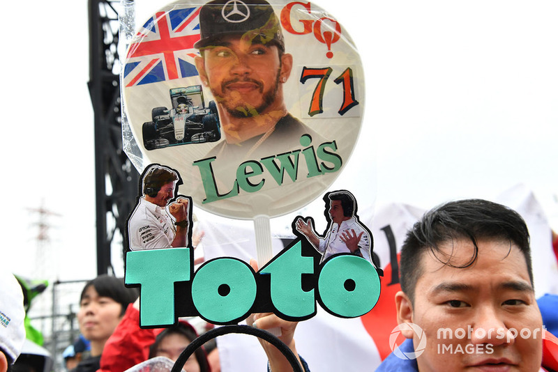 Lewis Hamilton, Mercedes AMG F1 y Toto Wolff, Mercedes AMG F1 Director de Motorsport fan