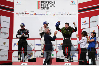 Podio Gara 2: il secondo classificato Tommaso Mosca, Tsunami RT, il vincitore Simone Iaquinta, Ombra Racing, il terzo classificato e Campione 2018 Gianmarco Quaresmini, Dinamic Motorsport