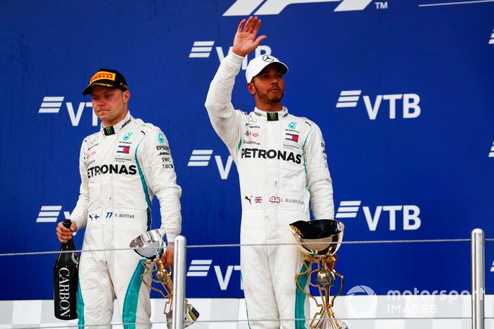 Podio: segundo lugar Valtteri Bottas, Mercedes AMG F1, ganador de la carrera Lewis Hamilton, Mercedes AMG F1