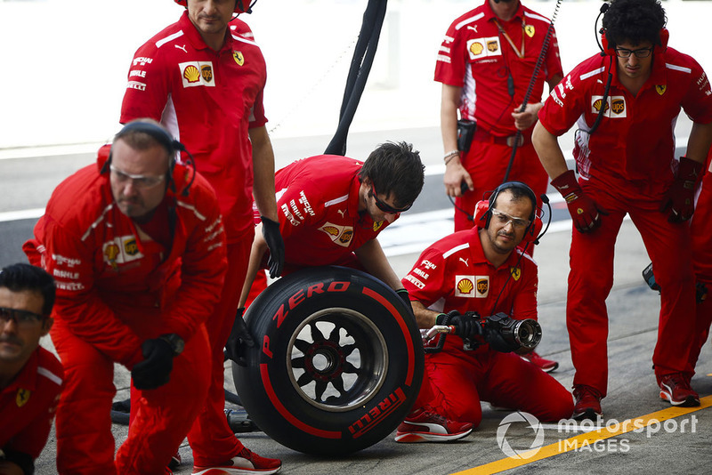 Mekanik Ferrari dengan supersoft