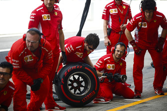 Механіки Ferrari під час практики