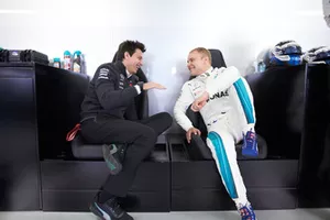 Toto Wolff, directeur exécutif, Mercedes AMG, et Valtteri Bottas, Mercedes AMG F1