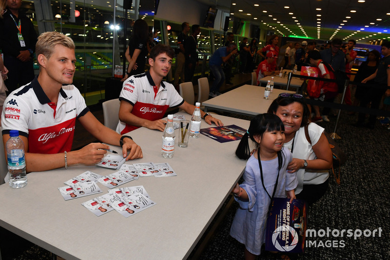 Marcus Ericsson, Sauber and Charles Leclerc, Sauber at the fans autograph session
