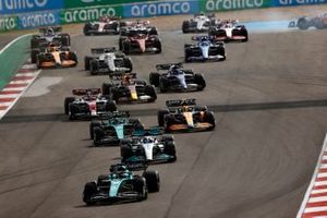 Lance Stroll, Aston Martin AMR22, George Russell, Mercedes W13, Sebastian Vettel, Aston Martin AMR22, Lando Norris, McLaren MCL36, the remainder of the field as Carlos Sainz, Ferrari F1-75, spins on the opening lap
