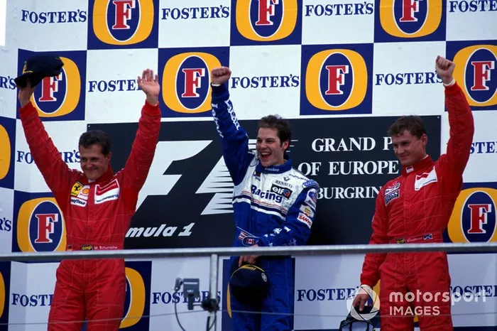 Podyum: 2. Michael Schumacher, Ferrari, yarış galibi Jacques Villeneuve, Williams, 2. David Coulthard, McLaren