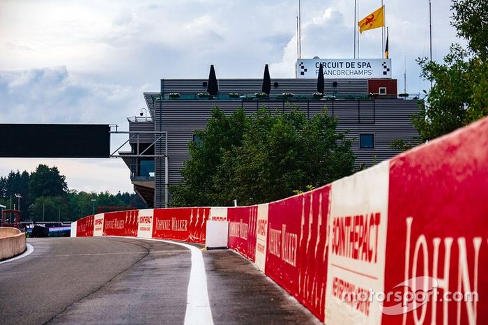 La entrada al pitlane
