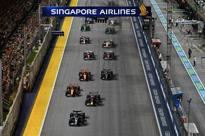 Max Verstappen, Red Bull Racing, George Russell, Mercedes
