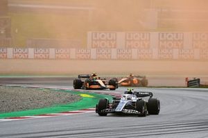 Yuki Tsunoda, AlphaTauri AT03, Lando Norris, McLaren MCL36, Daniel Ricciardo, McLaren MCL36