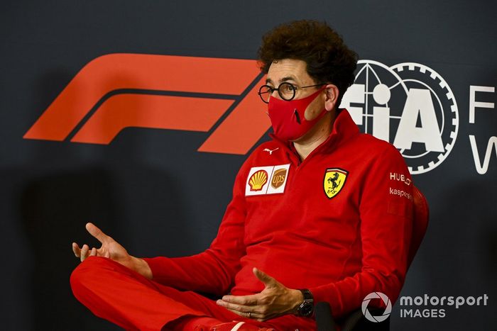 Mattia Binotto, director del equipo Ferrari en la conferencia de prensa
