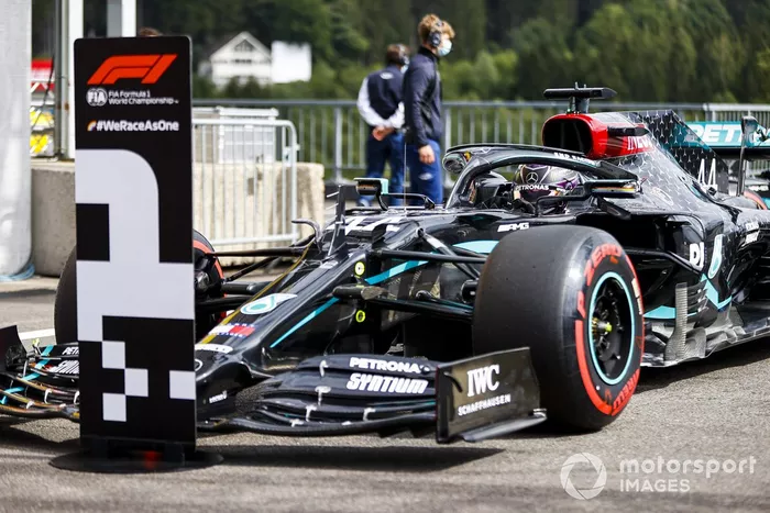Ganador de la pole Lewis Hamilton, Mercedes F1 W11