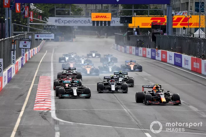 Sergio Pérez, Red Bull Racing RB16B, Lewis Hamilton, Mercedes W12, Pierre Gasly, AlphaTauri AT02, Charles Leclerc, Ferrari SF21