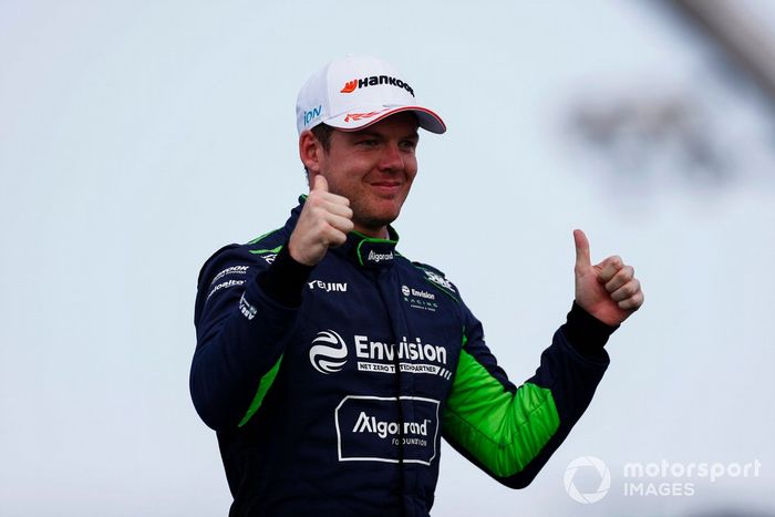 Nick Cassidy, Envision Racing, 2ª posición, en el podio