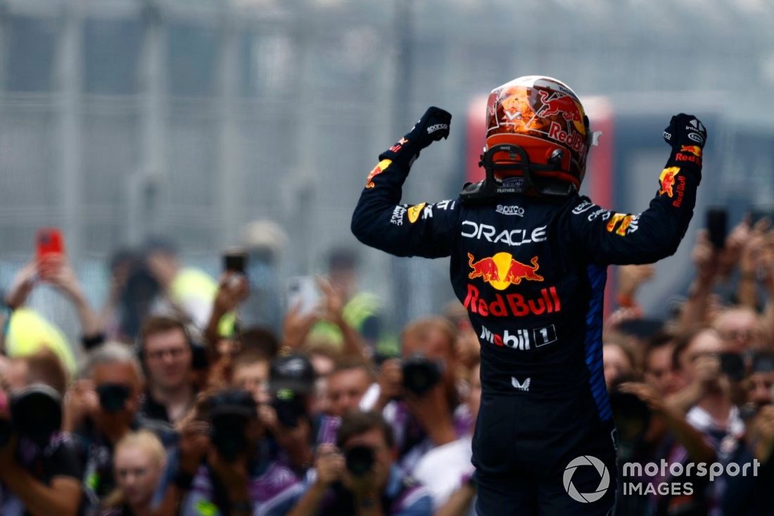 Max Verstappen, Red Bull Racing, 1. miejsce, w Parc Ferme 