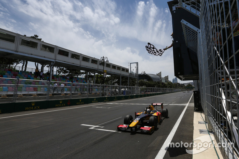 Antonio Giovinazzi, PREMA Racing, gana la carrera