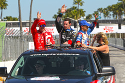 Подиум: Скотт Диксон, Chip Ganassi Racing Chevrolet, Симон Пажено, Team Penske Chevrolet, Элио Кастр