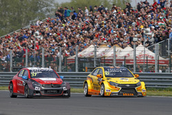 Хосе-Мария Лопес, Citroën World Touring Car Team, Citroën C-Elysée WTCC и Ники Катсбург, Lada Sport,