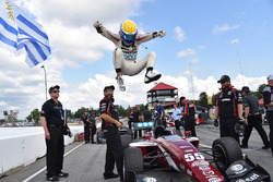 Ganador de la carrera Santiago Urrutia, Schmidt Peterson Motorsports