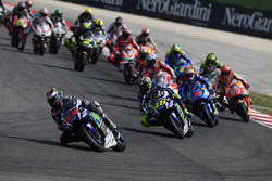 Start: Jorge Lorenzo, Yamaha Factory Racing leads