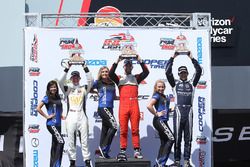 Podio: ganador de la carrera Félix Serralles, Carlin, segundo lugar, Scott Hargrove, equipo Pelfrey,