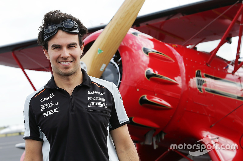 Sergio Pérez, Sahara Force India F1 con un biplano