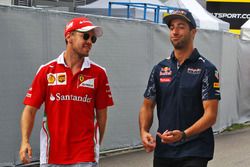 Sebastian Vettel, Ferrari con Daniel Ricciardo, Red Bull Racing