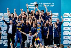 Nicolas Prost, Renault e.Dams y Sébastien Buemi, Renault e.Dams celebra el campeonato de pilotos y d