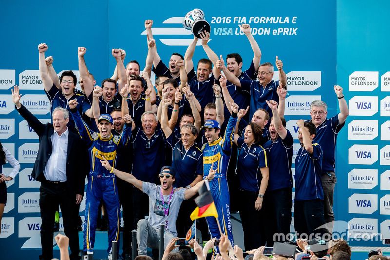 Buemi comemora título com a equipe e.Dams-Renault