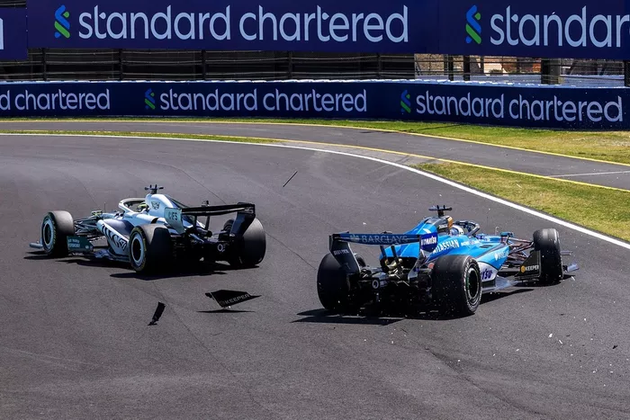 Accidente de Alexander Albon, Williams, Sergio Pérez y Cadillac Racing