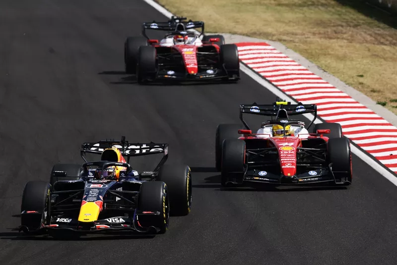 Charles Leclerc, Ferrari, Lewis Hamilton, Ferrari, Max Verstappen, Red Bull Racing