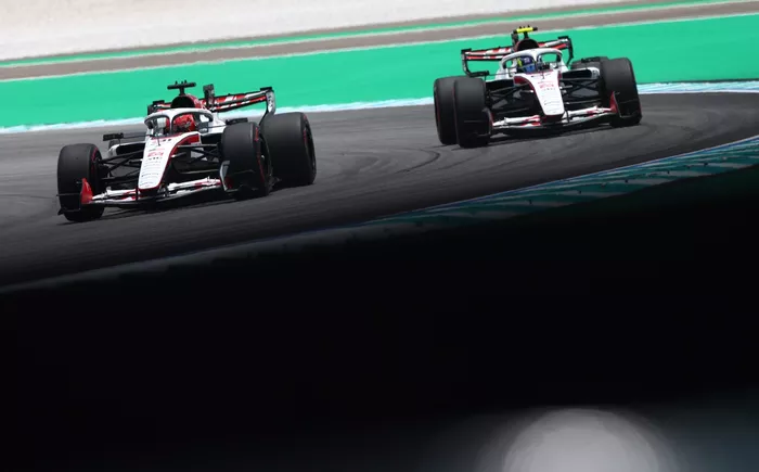 Oliver Bearman, Haas, Esteban Ocon, Haas