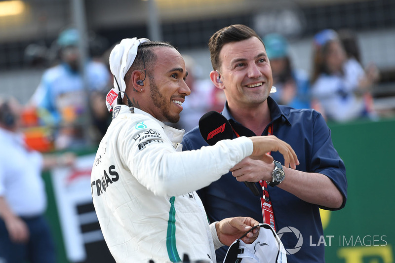 Lewis Hamilton, Mercedes-AMG F1 and Will Buxton, in parc ferme