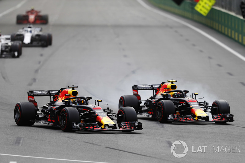 Daniel Ricciardo, Red Bull Racing RB14 ve Max Verstappen, Red Bull Racing RB14 pozisyon mücadelesi