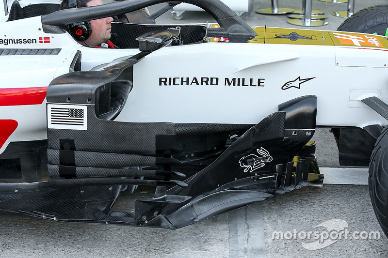 Haas F1 Team VF-18 bargeboard detail