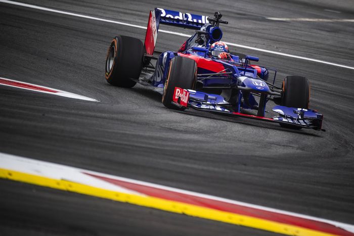 Marc Márquez conduce un Toro Rosso F1