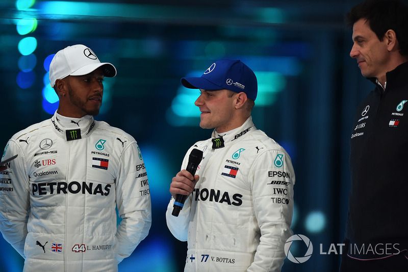 Valtteri Bottas, Mercedes AMG F1, Lewis Hamilton, Mercedes AMG F1, Toto Wolff, Executive Director Mercedes AMG F1