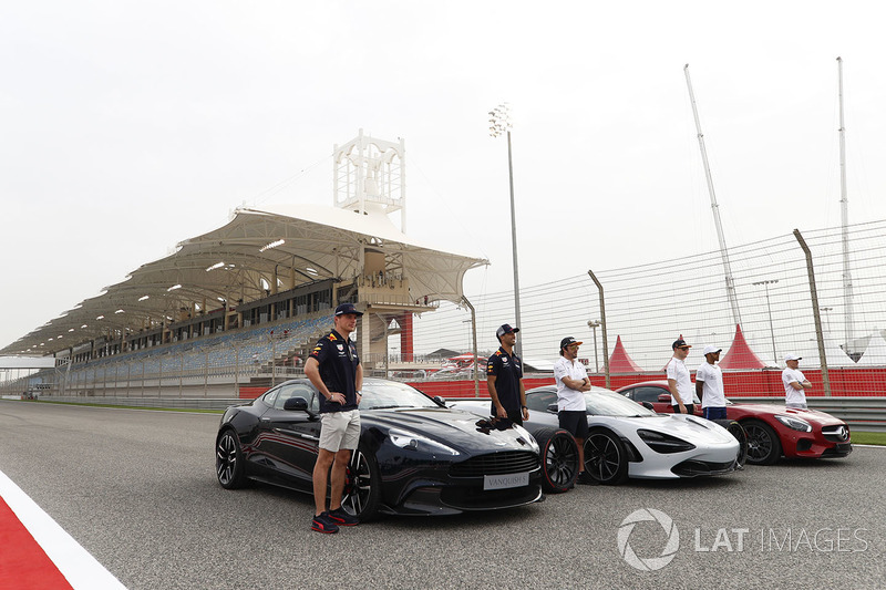 Daniel Ricciardo, Red Bull Racing, con el Aston Martin Vanquish S. Fernando Alonso, McLaren y Stoffel Vandoorne, McLaren, con el McLaren 720s. Lewis Hamilton, Mercedes AMG F1 y Valtteri Bottas, Mercedes AMG F1, con Mercedes AMG GTR
