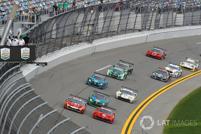 Arranacada #82 Risi Competizione Ferrari 488 GT3, GTD: Ricardo Perez de Lara, Martin Fuentes, Santiago Creel, Miguel Molina, Matt Griffin, líder GTD
