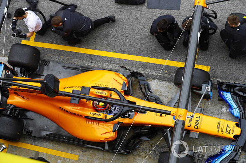 Stoffel Vandoorne, McLaren MCL33, pit stop