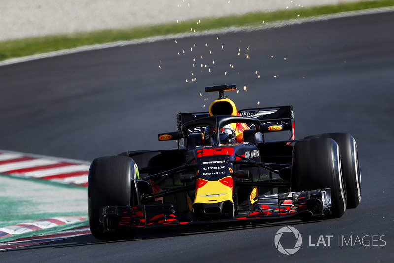 Max Verstappen, Red Bull Racing RB14, fait des étincelles