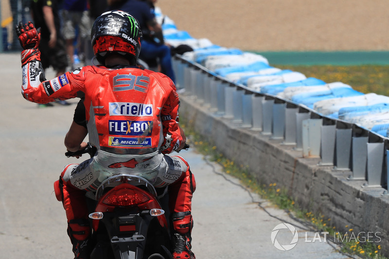 Jorge Lorenzo, Ducati Team, après l'accident