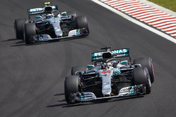 Lewis Hamilton, Mercedes AMG F1 W09, Valtteri Bottas, Mercedes AMG F1 W09