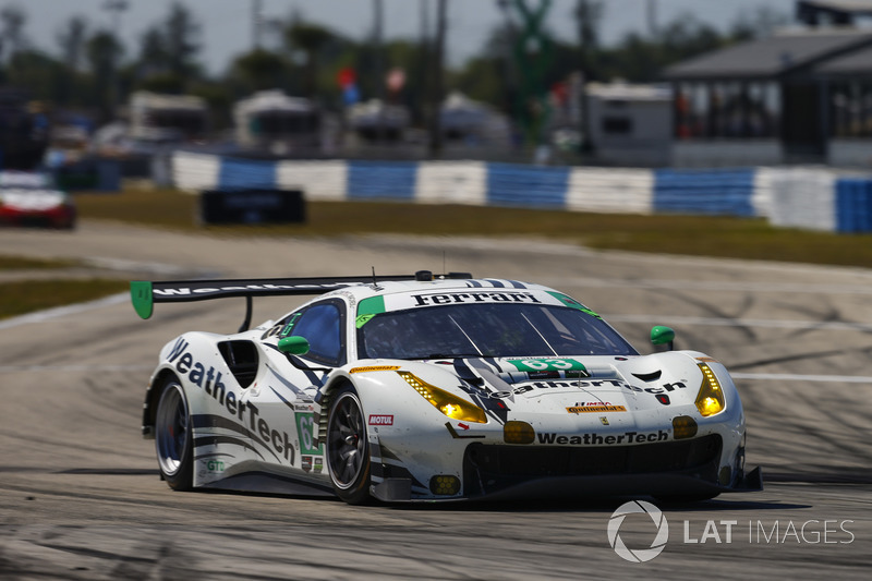 #63 Scuderia Corsa Ferrari 488 GT3, GTD: Cooper MacNeil, Alessandro Balzan, Gunnar Jeannette