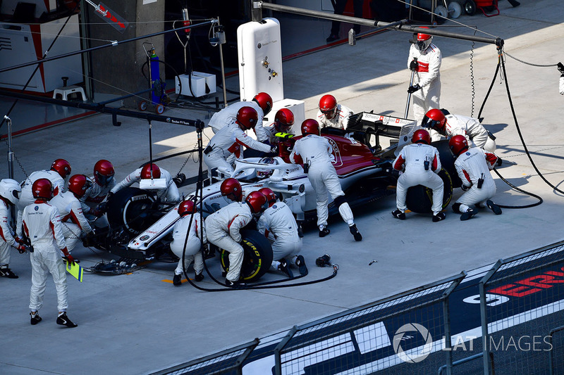 Charles Leclerc, Sauber C37 au stand