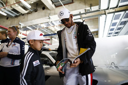 Lewis Hamilton, Mercedes AMG F1, meets a young fan
