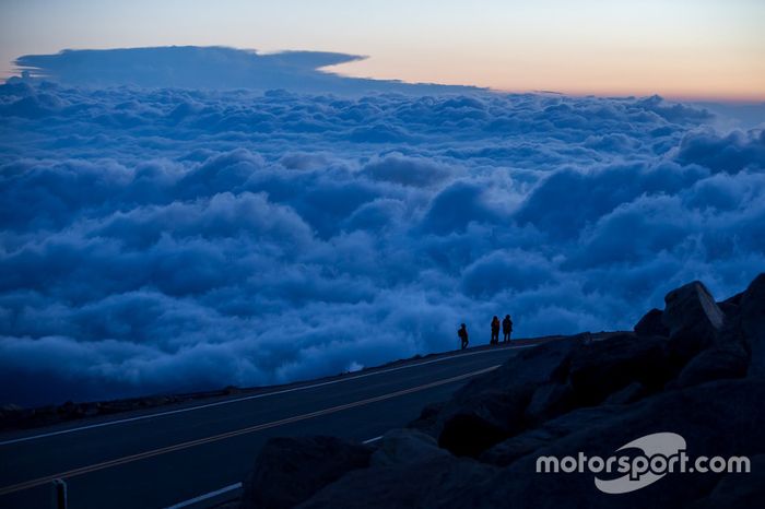 Por encima de las nubes