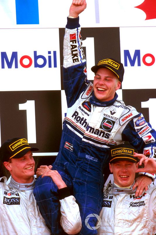 Mika Hakkinen and David Coulthard, McLaren hold Jacques Villeneuve, Williams