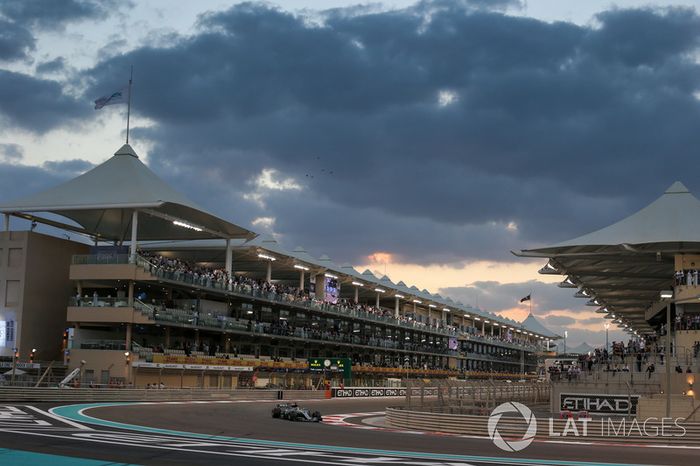 Lewis Hamilton, Mercedes F1 W08