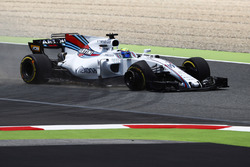 Felipe Massa, Williams FW40, rentre aux stands avec une crevaison